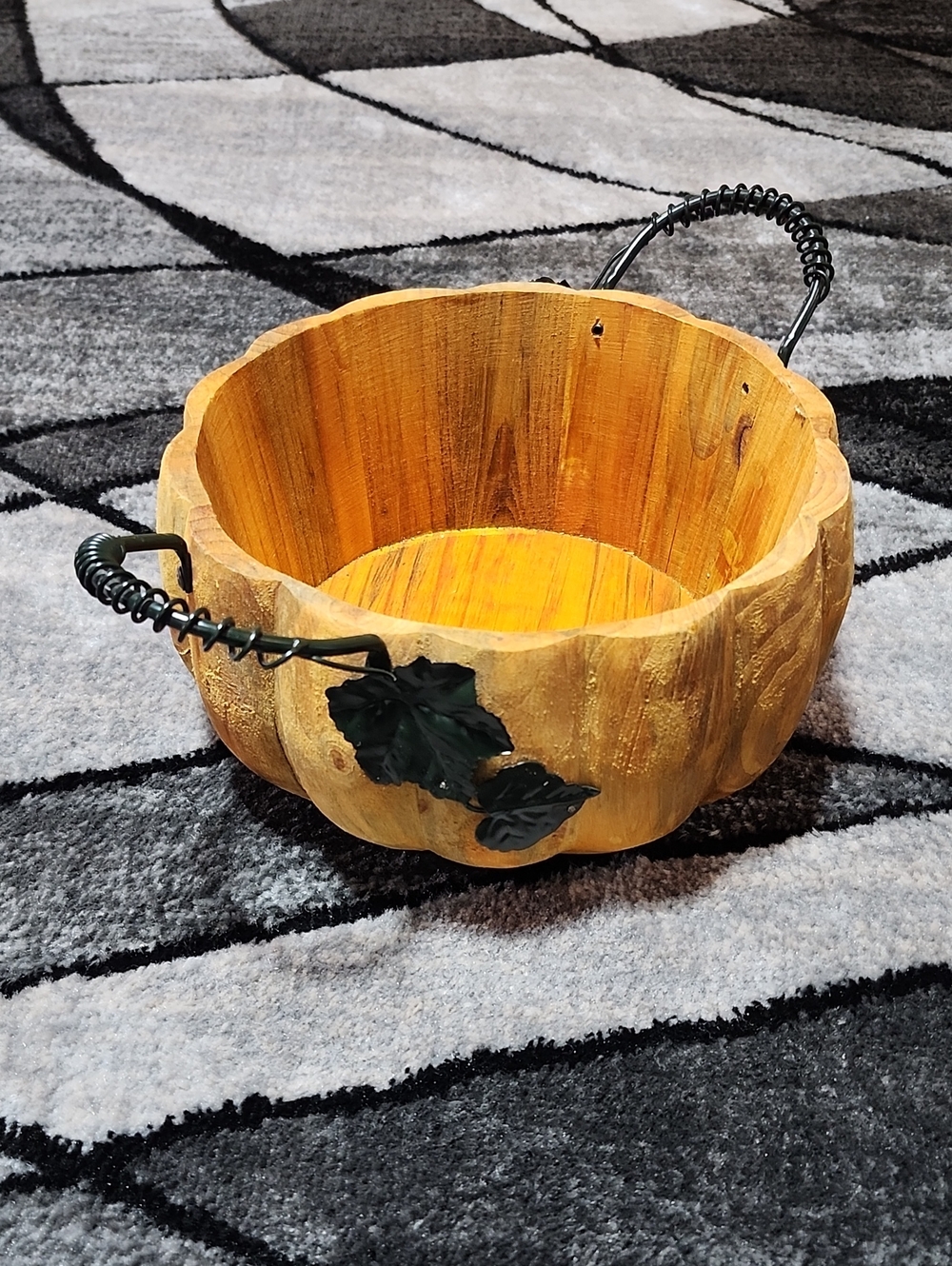 VINTAGE HAND CARVED SCALLOPED WOODEN PUMPKIN DECOR DISPLAY BOWL